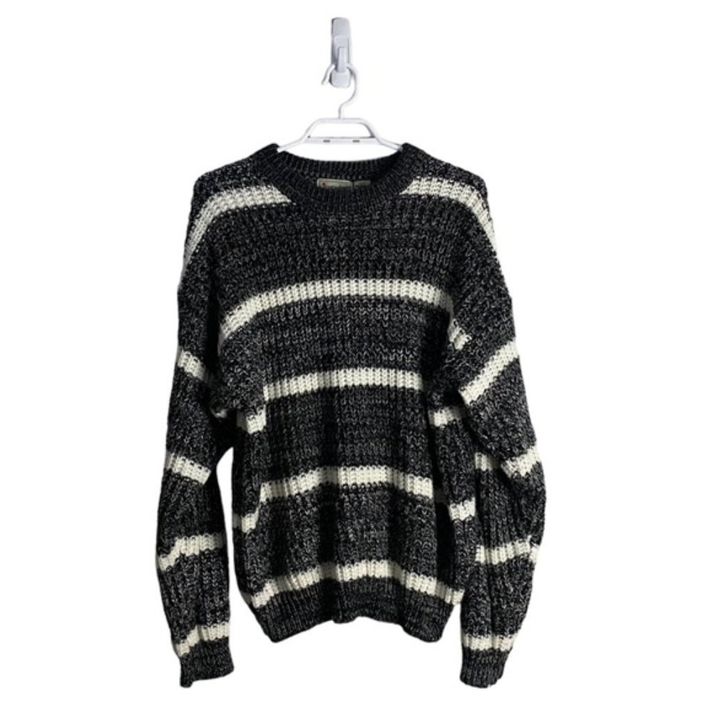Impulse Women's Black/White Crewneck Knit Sweater